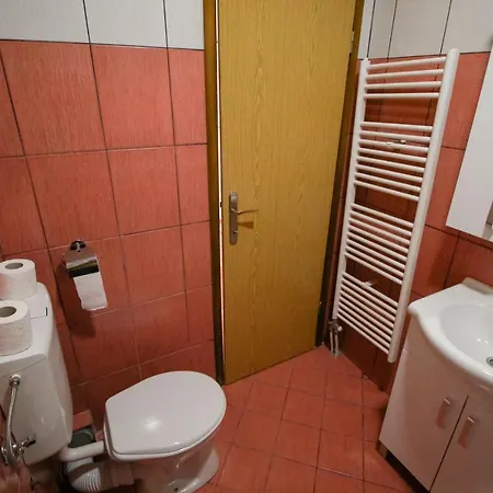 Station Apartment *